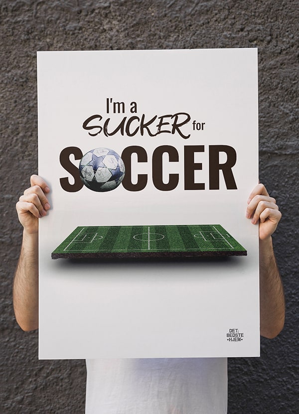 I'm a sucker for soccer - fed fodbold plakat fra detbedstehjem.dk